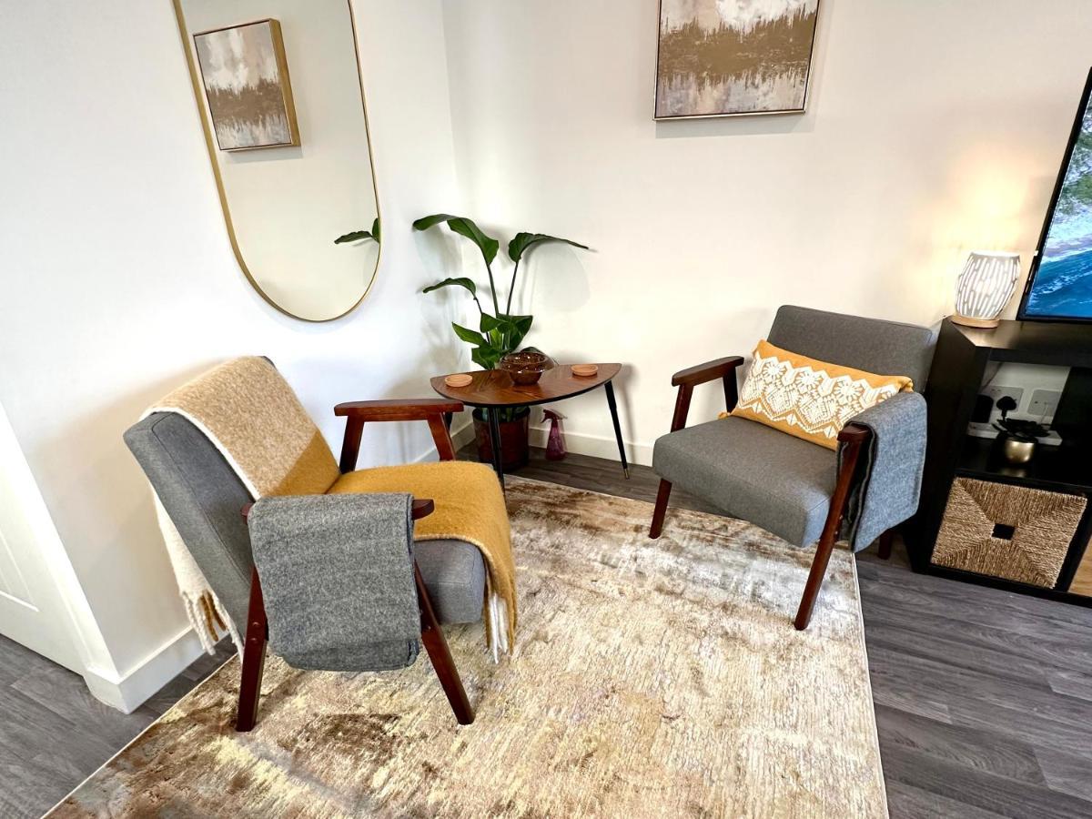 A Cozy Hideaway With Balcony - Close To Beach Bournemouth Kültér fotó