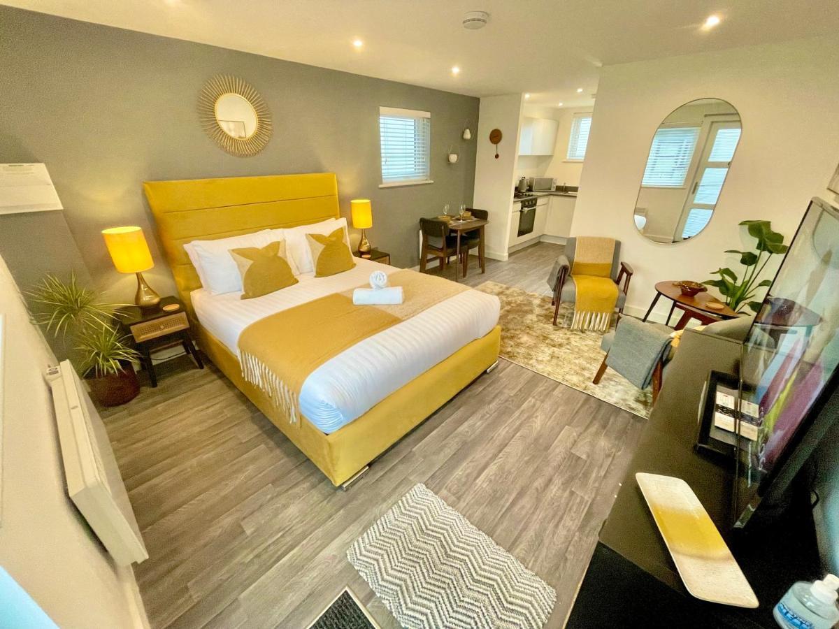A Cozy Hideaway With Balcony - Close To Beach Bournemouth Kültér fotó